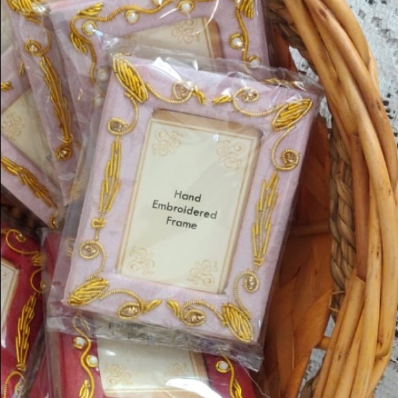 Hand embroiderd mini photo frames (one piece) - Picture 2 of 2
